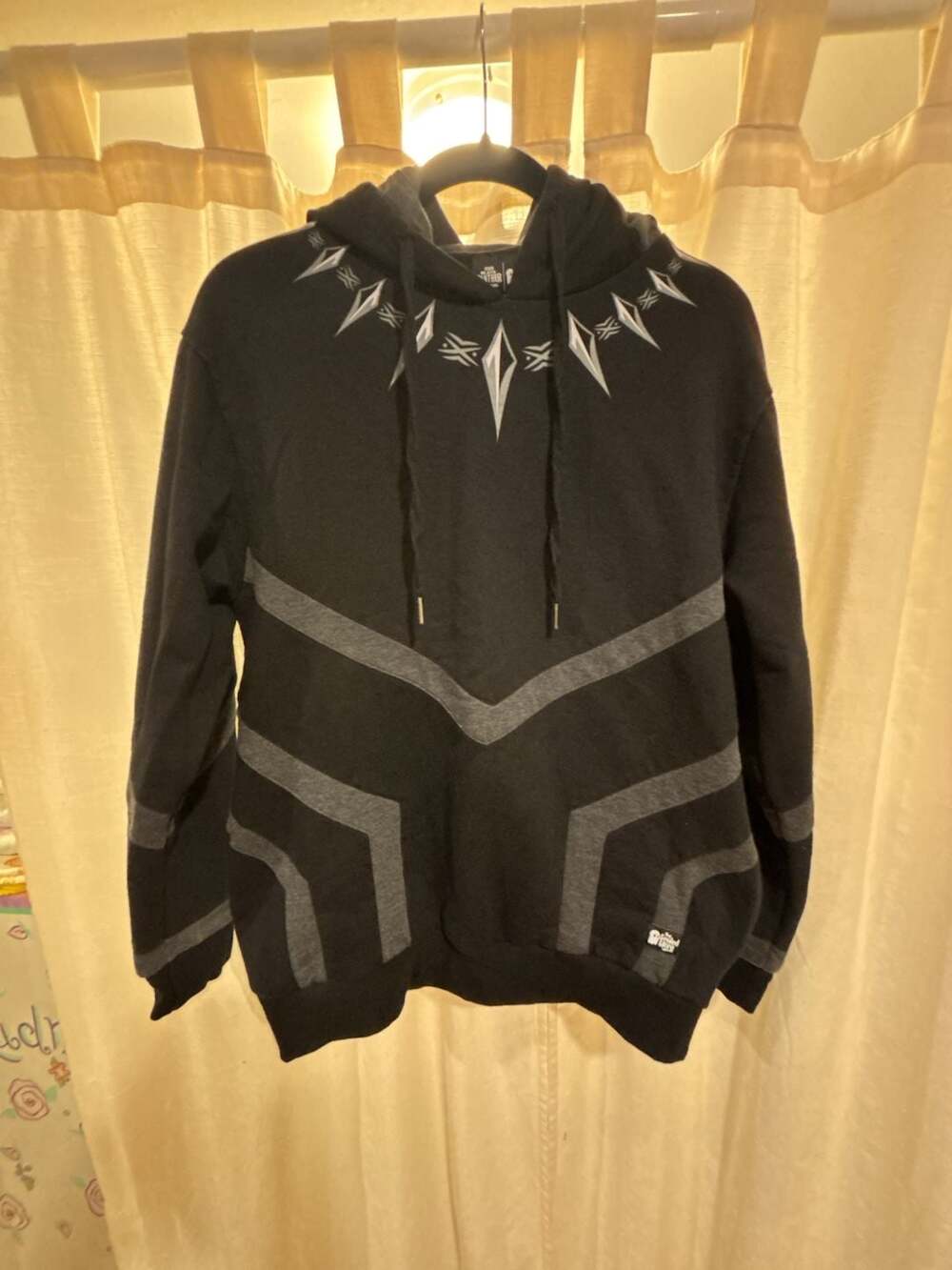 The Souled Store Marvel Black Panther The Suit Printed Hooded Sweatshirt